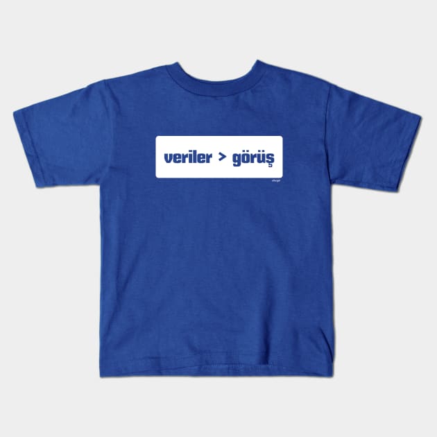 Veri görüş daha iyidir (Data > Opinion,  Turkish, Blue) Kids T-Shirt by otterglot